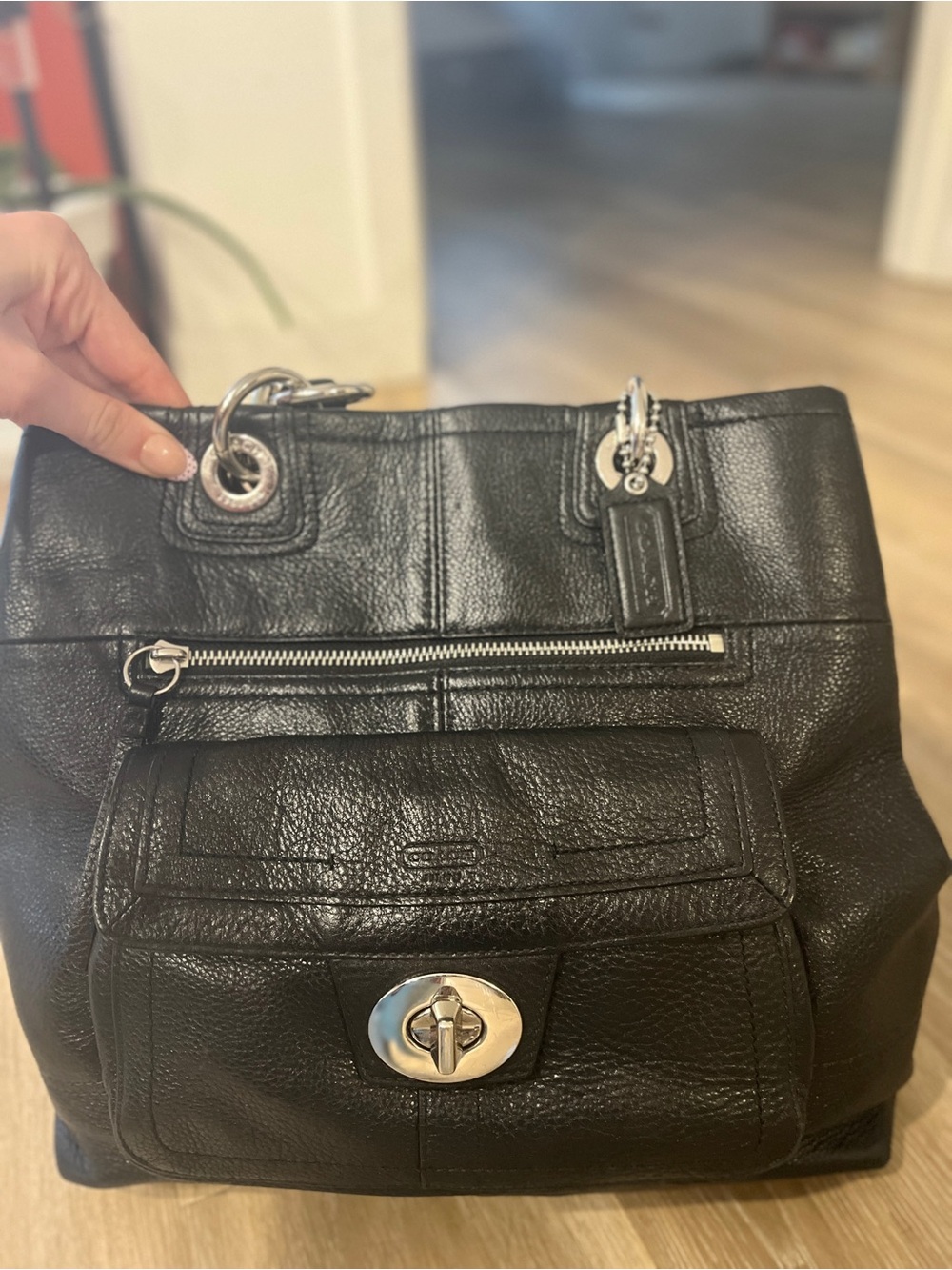 Coach Black Leather Shoulder Bag F15694 – Like New